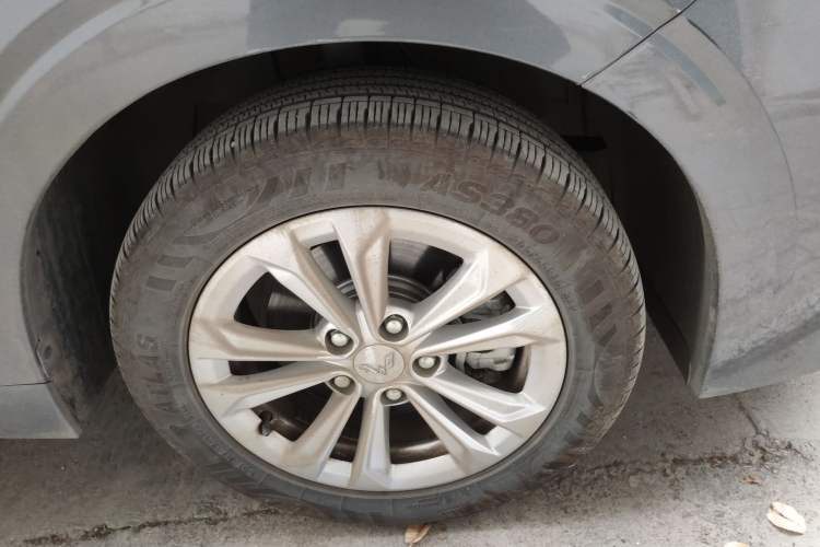 Used Wuling Jiachen 2022 1.5T CVT Smart Luxury Version Right Front Wheel Hub