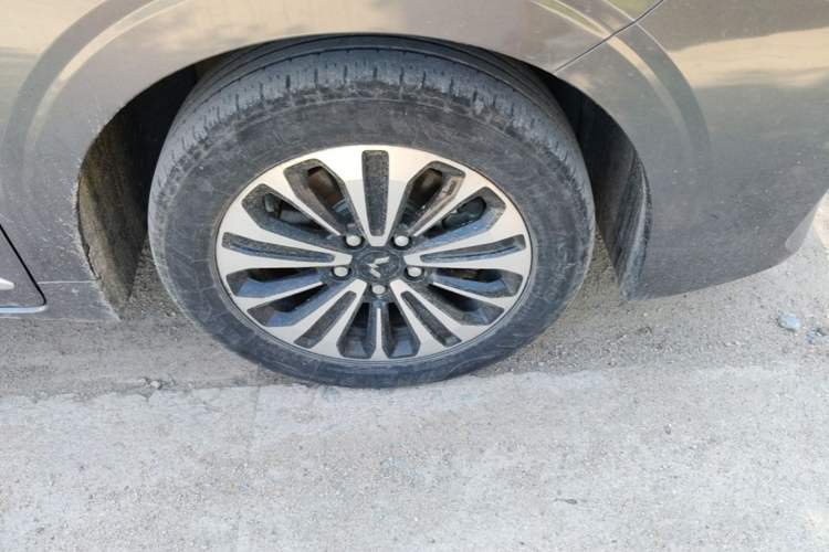 Used Wuling Jiachen 2022 1.5T CVT Deluxe Flagship Edition Right Front Wheel Hub