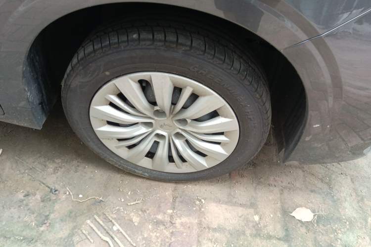 Used Wuling Jiachen 2022 1.5L Manual Enjoyment Elite Model Right Front Wheel Hub