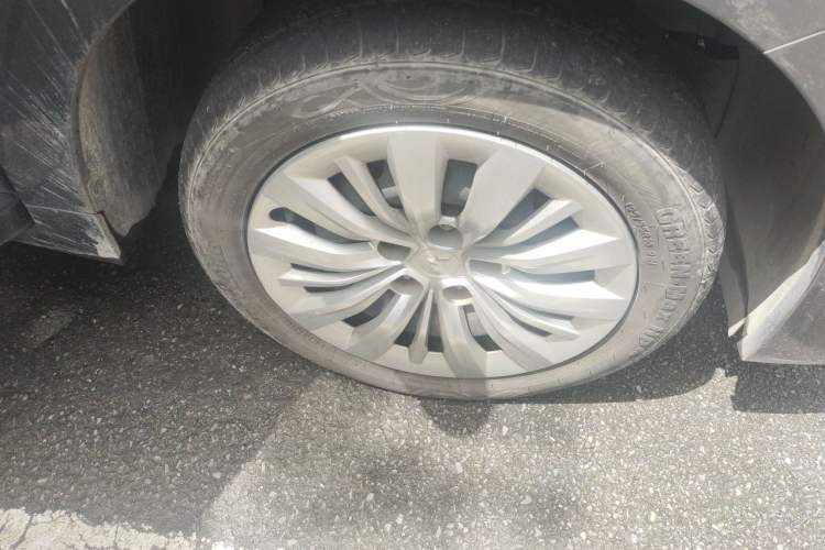 Used Wuling Jiachen 2022 1.5L Manual Enjoyment Elite Model Right Front Wheel Hub