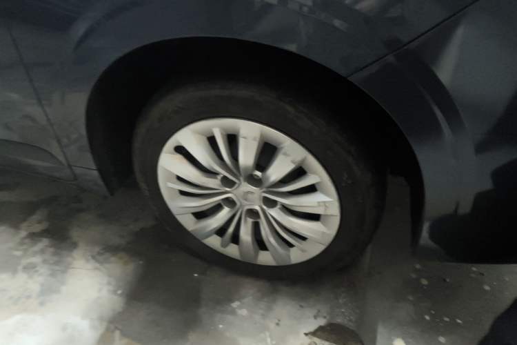 Used Wuling Jiachen 2022 1.5L Manual Enjoyment Elite Model Right Front Wheel Hub