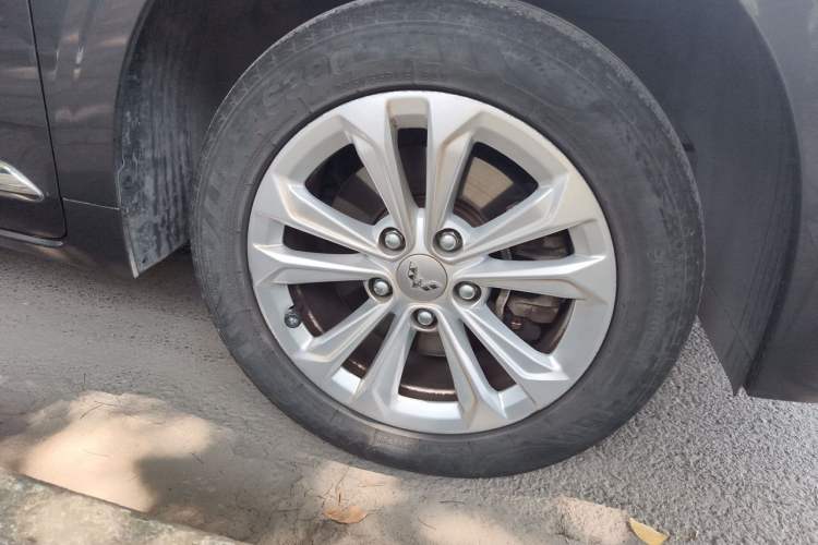 Used Wuling Jiachen 2022 1.5T Manual Comfort & Dynamic Version Right Front Wheel Hub
