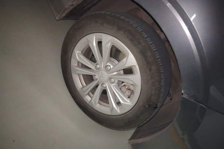 Used Wuling Jiachen 2022 1.5T CVT Smart Luxury Version Right Front Wheel Hub