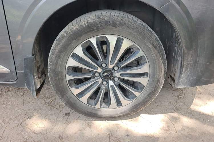 Used Wuling Jiachen 2022 1.5T CVT Deluxe Flagship Edition Right Front Wheel Hub