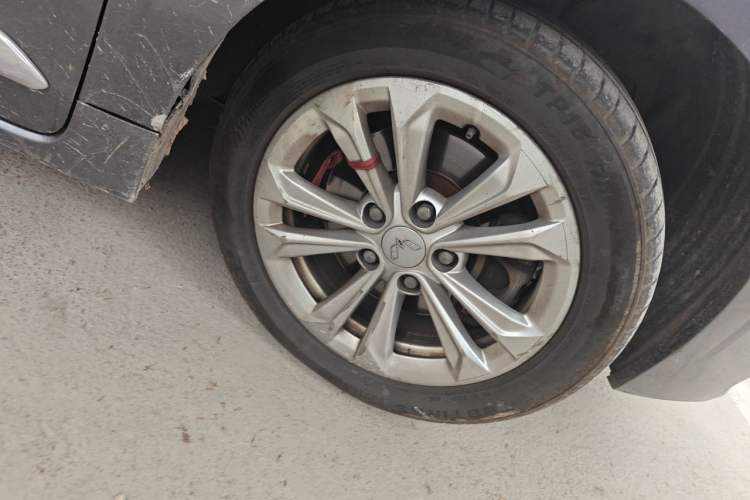 Used Wuling Jiachen 2022 1.5L Manual Comfort Edition Right Front Wheel Hub