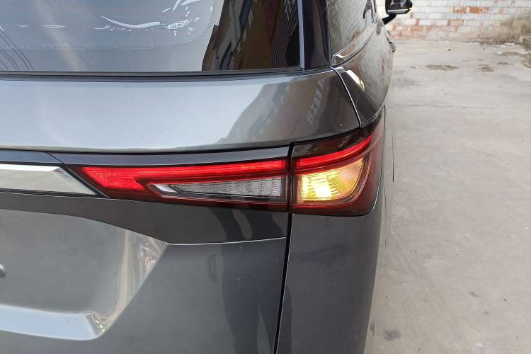 Used Wuling Jiachen 2022 1.5T CVT Deluxe Flagship Edition Right Rear Taillight