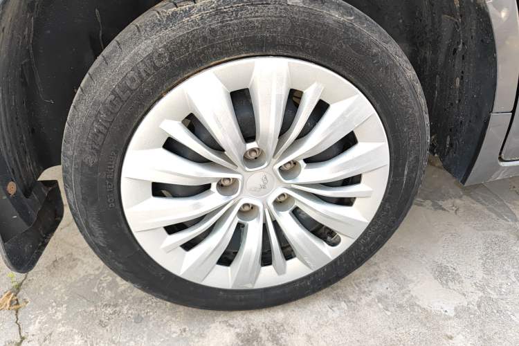 Used Wuling Jiachen 2022 1.5L Manual Enjoyment Elite Model Right Rear Wheel Hub