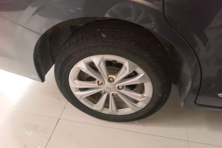 Used Wuling Jiachen 2022 1.5L Manual Comfort Edition Right Rear Wheel Hub