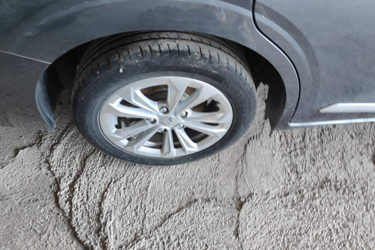 Used Wuling Jiachen 2022 1.5L Manual Comfort Edition Right Rear Wheel Hub