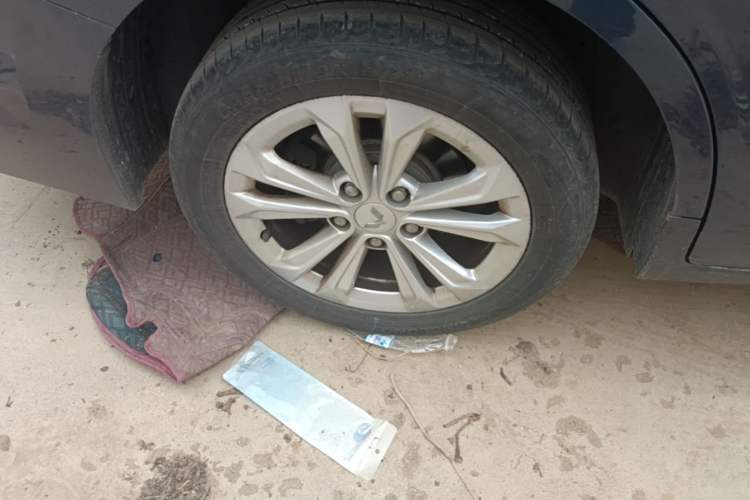 Used Wuling Jiachen 2022 1.5L Manual Light Comfort Edition Right Rear Wheel Hub