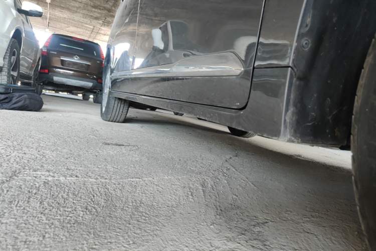 Used Wuling Jiachen 2022 1.5L Manual Comfort Edition Right Side Sill