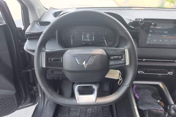 Used Wuling Jiachen 2022 1.5T Manual Comfort & Dynamic Version Steering Wheel
