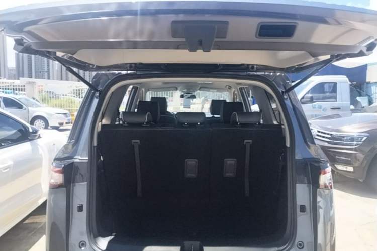 Used Wuling Jiachen 2022 1.5T CVT Deluxe Flagship Edition Trunk