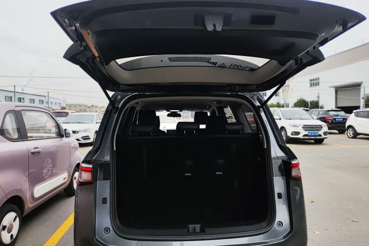 Used Wuling Jiachen 2022 1.5T CVT Smart Luxury Version Trunk