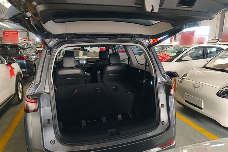 Used Wuling Jiachen 2022 1.5T Manual Light Enjoyment Dynamic Version Trunk