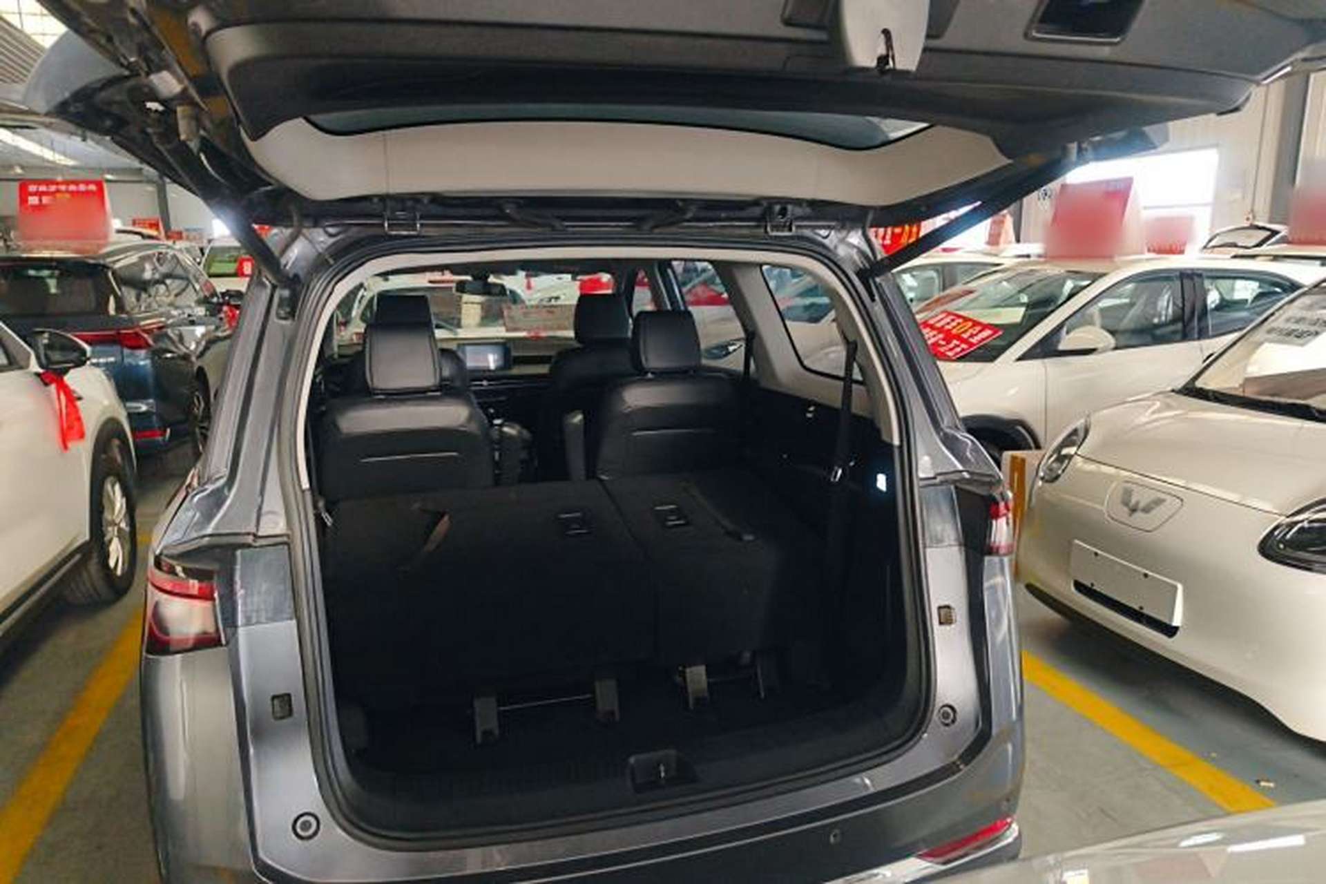 Used Wuling Jiachen 2022 1.5T Manual Light Enjoyment Dynamic Version Trunk
