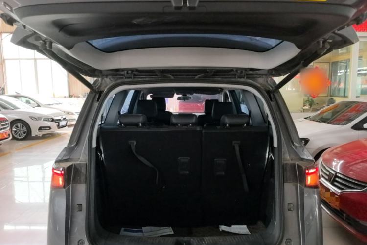 Used Wuling Jiachen 2022 1.5T Manual Light Enjoyment Dynamic Version Trunk