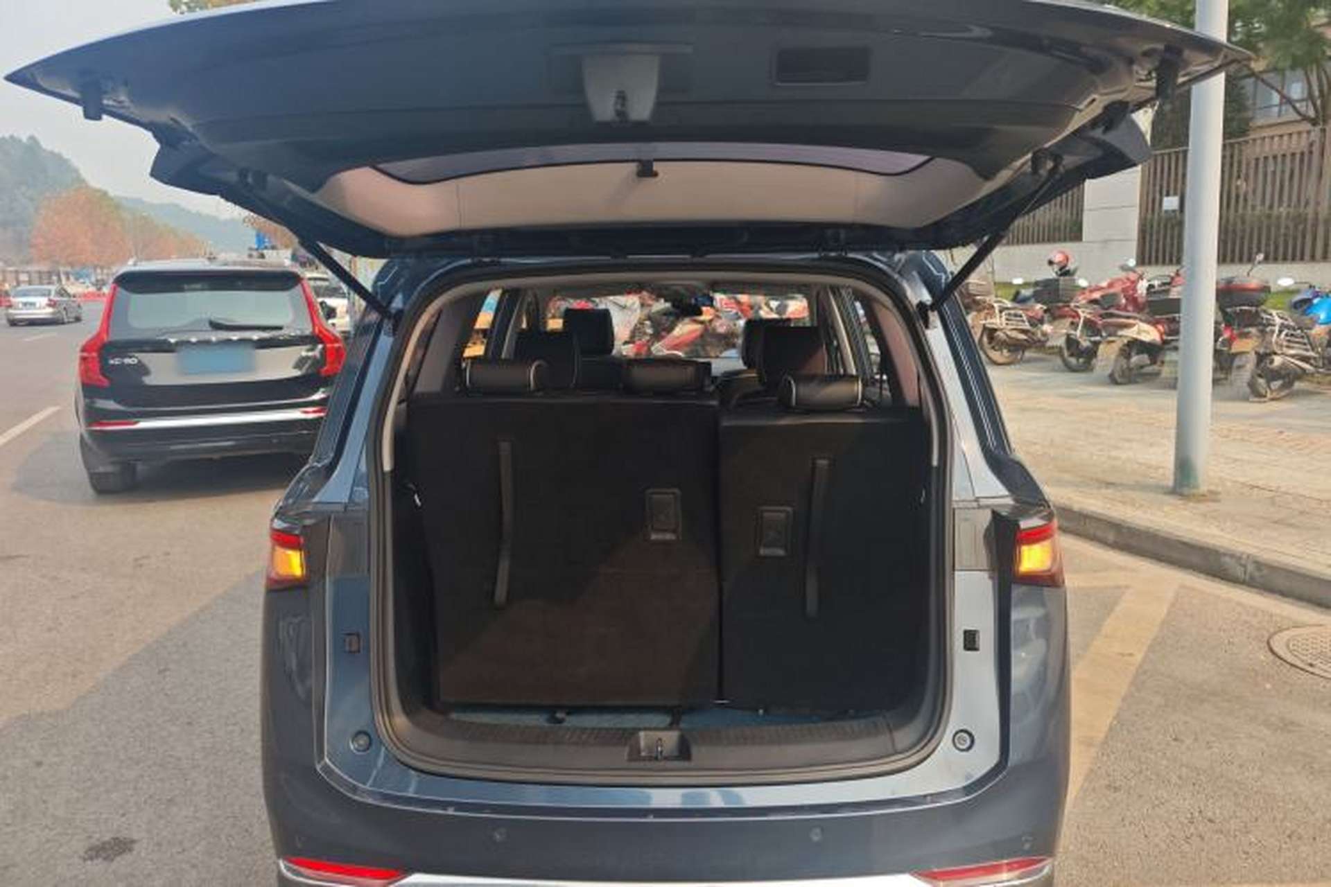 Used Wuling Jiachen 2022 1.5T CVT Deluxe Flagship Edition Trunk