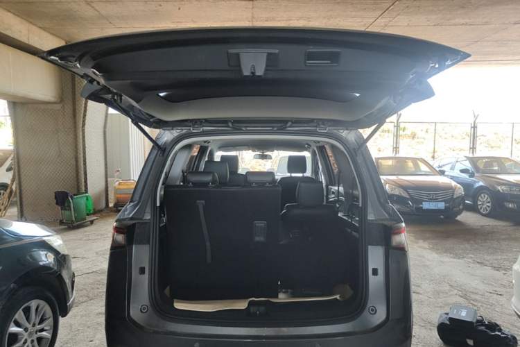 Used Wuling Jiachen 2022 1.5L Manual Comfort Edition Trunk