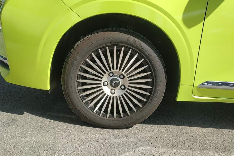 Used Wuling Jiachen 2022 1.5T CVT Deluxe Flagship Edition Left Front Wheel Hub