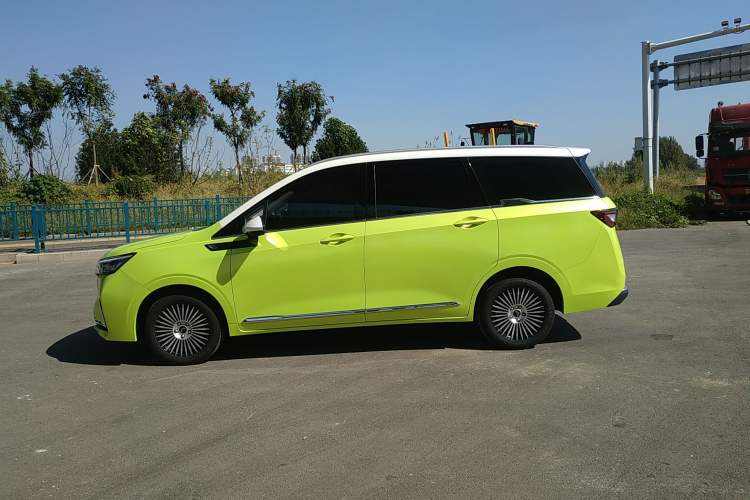 Used Wuling Jiachen 2022 1.5T CVT Deluxe Flagship Edition Left Side