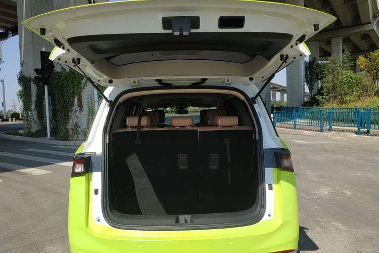 Used Wuling Jiachen 2022 1.5T CVT Deluxe Flagship Edition Trunk