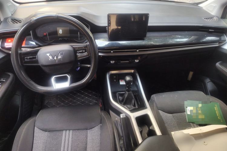 Used Wuling Jiachen 2022 1.5L Manual Enjoyment Elite Model Center Console