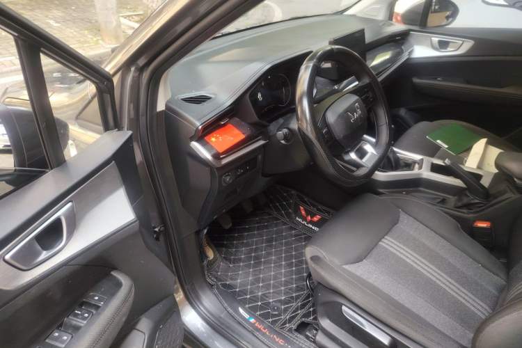 Used Wuling Jiachen 2022 1.5L Manual Enjoyment Elite Model Driver Seat