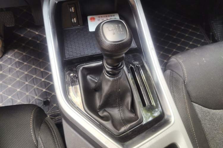 Used Wuling Jiachen 2022 1.5L Manual Enjoyment Elite Model Gear Lever