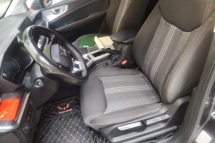 Used Wuling Jiachen 2022 1.5L Manual Enjoyment Elite Model Left Front Seat