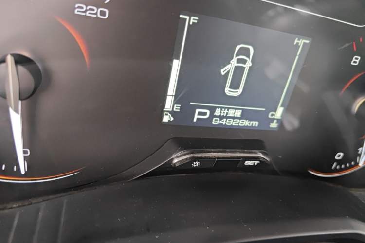Used Wuling Jiachen 2022 1.5T CVT Smart Luxury Version Odometer Close Up