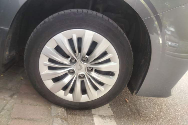 Used Wuling Jiachen 2022 1.5L Manual Enjoyment Elite Model Right Front Wheel Hub