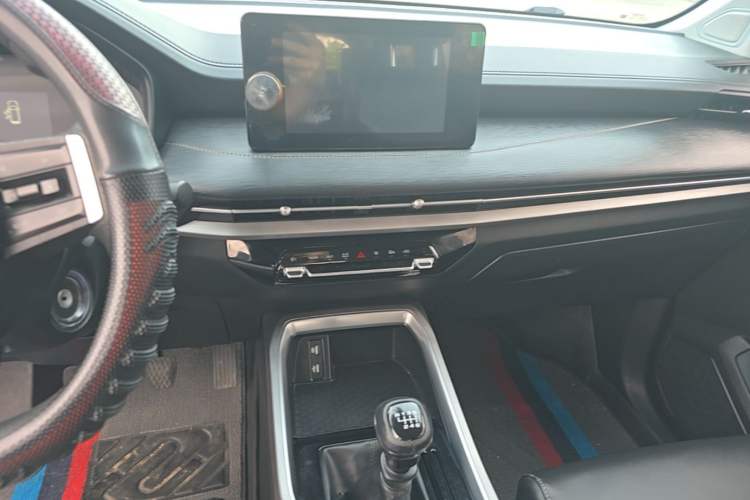 Used Wuling Jiachen 2022 1.5T Manual Light Enjoyment Dynamic Version Audio And AC Panel