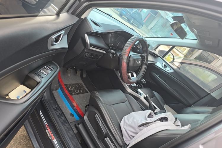 Used Wuling Jiachen 2022 1.5T Manual Light Enjoyment Dynamic Version Driver Seat