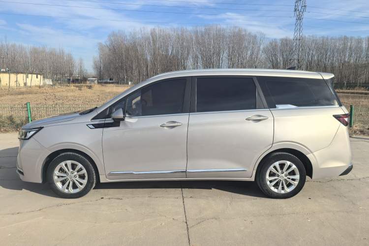 Used Wuling Jiachen 2022 1.5T CVT Smart Luxury Version Exterior 8
