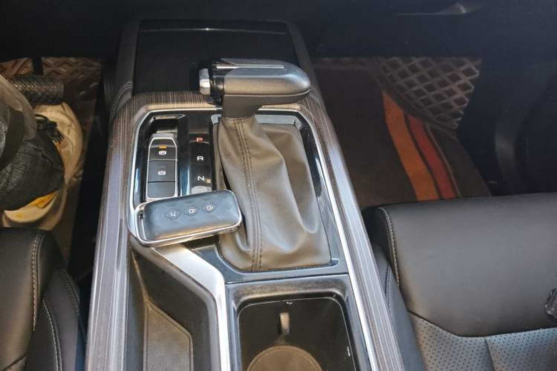 Used Wuling Jiachen 2022 1.5T CVT Smart Luxury Version Gear Lever