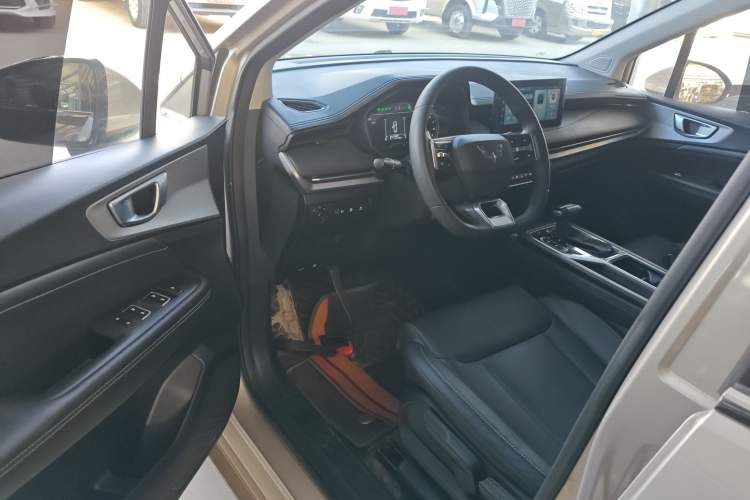 Used Wuling Jiachen 2022 1.5T CVT Smart Luxury Version Interior 3
