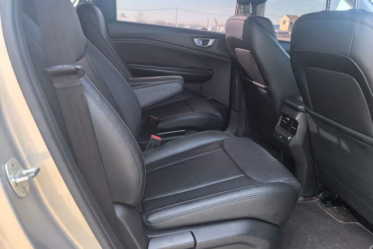 Used Wuling Jiachen 2022 1.5T CVT Smart Luxury Version Interior 5