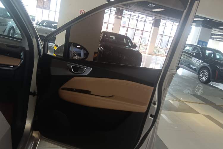 Used Wuling Jiachen 2022 1.5T CVT Deluxe Flagship Edition Interior 5