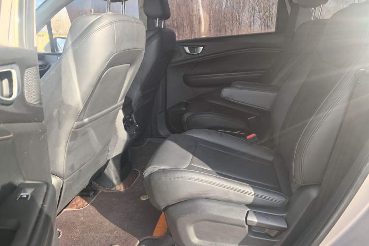 Used Wuling Jiachen 2022 1.5T CVT Smart Luxury Version Interior 7