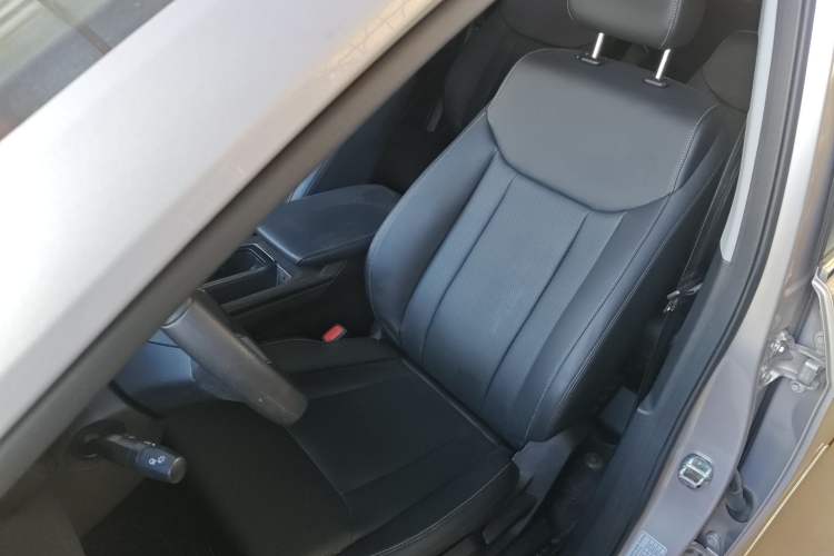 Used Wuling Jiachen 2022 1.5T CVT Smart Luxury Version Left Front Seat