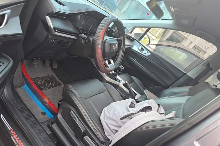 Used Wuling Jiachen 2022 1.5T Manual Light Enjoyment Dynamic Version Left Front Seat