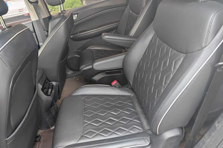 Used Wuling Jiachen 2022 1.5T CVT Deluxe Flagship Edition Left Rear Seat