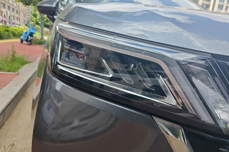 Used Wuling Jiachen 2022 1.5T CVT Deluxe Flagship Edition Right Front Headlight
