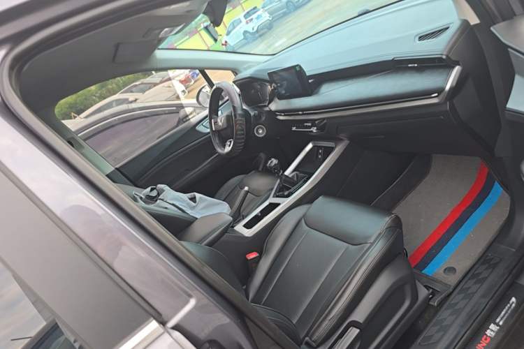 Used Wuling Jiachen 2022 1.5T Manual Light Enjoyment Dynamic Version Right Front Seat