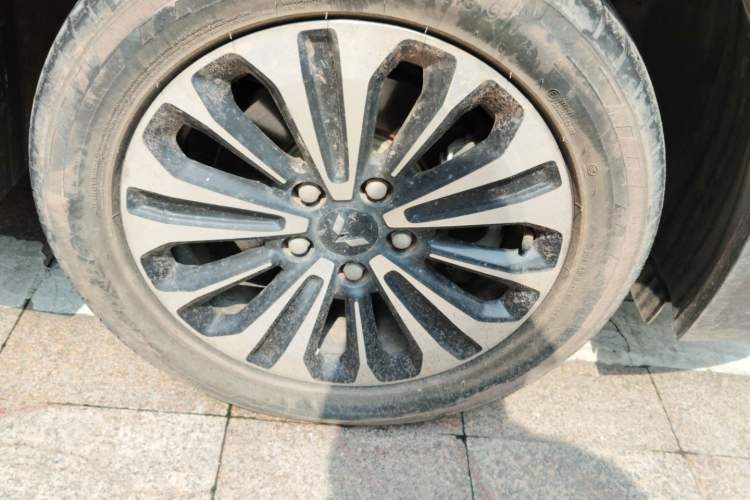 Used Wuling Jiachen 2022 1.5T CVT Deluxe Flagship Edition Right Front Wheel Hub