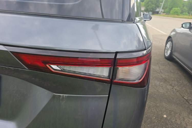 Used Wuling Jiachen 2022 1.5T Manual Light Enjoyment Dynamic Version Right Rear Taillight