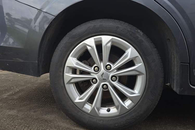 Used Wuling Jiachen 2022 1.5T Manual Light Enjoyment Dynamic Version Right Rear Wheel Hub