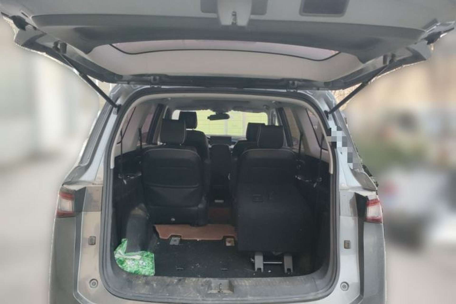 Used Wuling Jiachen 2022 1.5T CVT Deluxe Flagship Edition Trunk