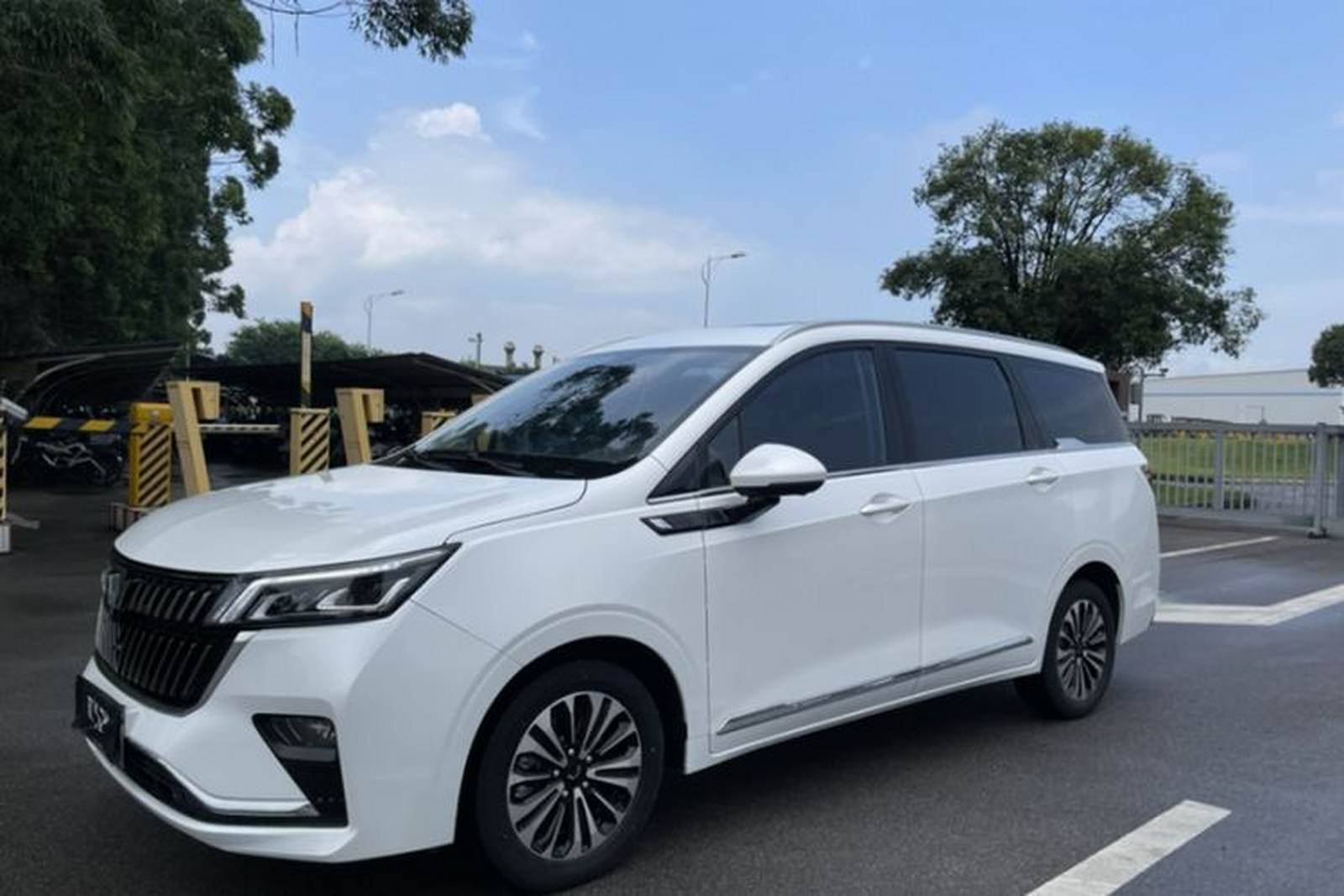 Фото Wuling с площадки